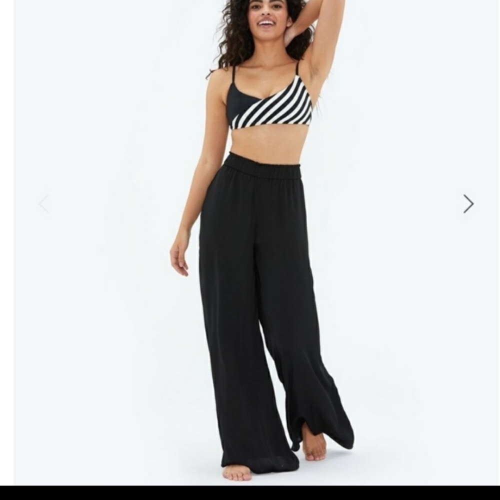 Summersalt Black Straight Leg Pants Versatile and Modern